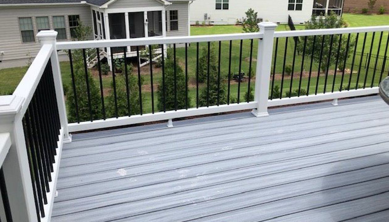 Trex Select railing is the perfect compliment to Trex Enhance Naturals Foggy Wharf