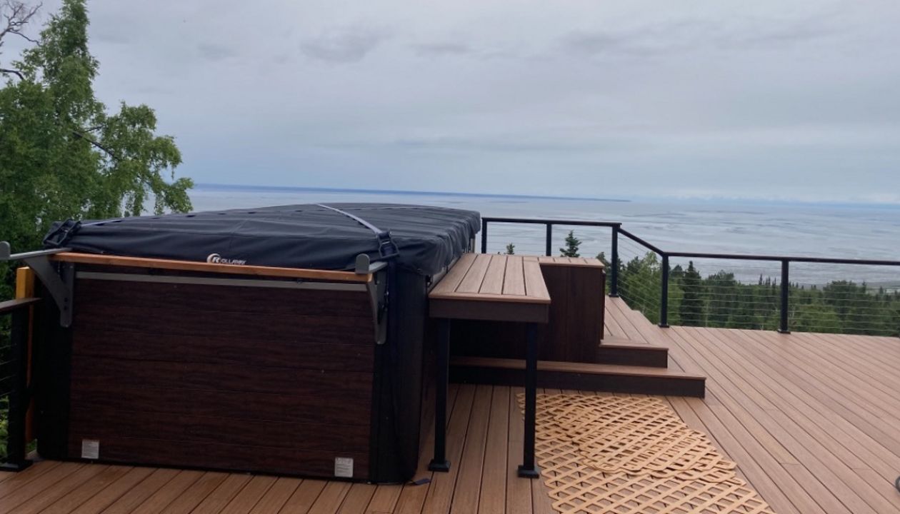 Tiki torch with lava rock