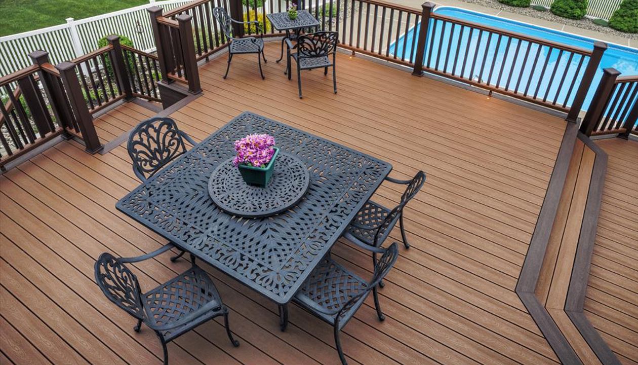 The Trex Transcend Railing surrounding this wonderful deck in Clinton, N.J., keeps everyone safe without sacrificing aesthetics — thanks to the eye-catching Treehouse top and bottom rails, Vintage Lantern balusters, and Vintage Lantern posts.