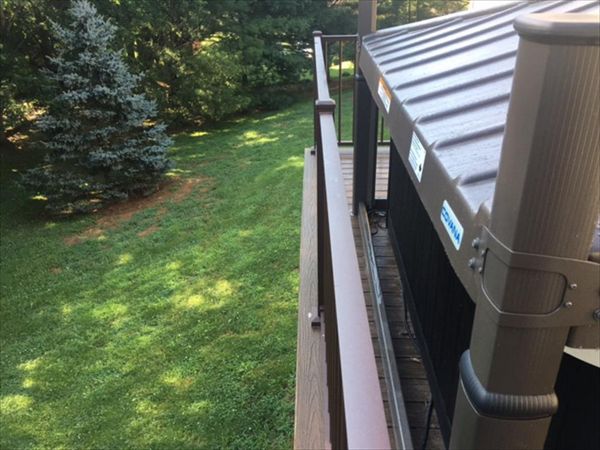 Trex Signature Bronze Aluminum Railing compliment Transcend Spiced Rum decking color.