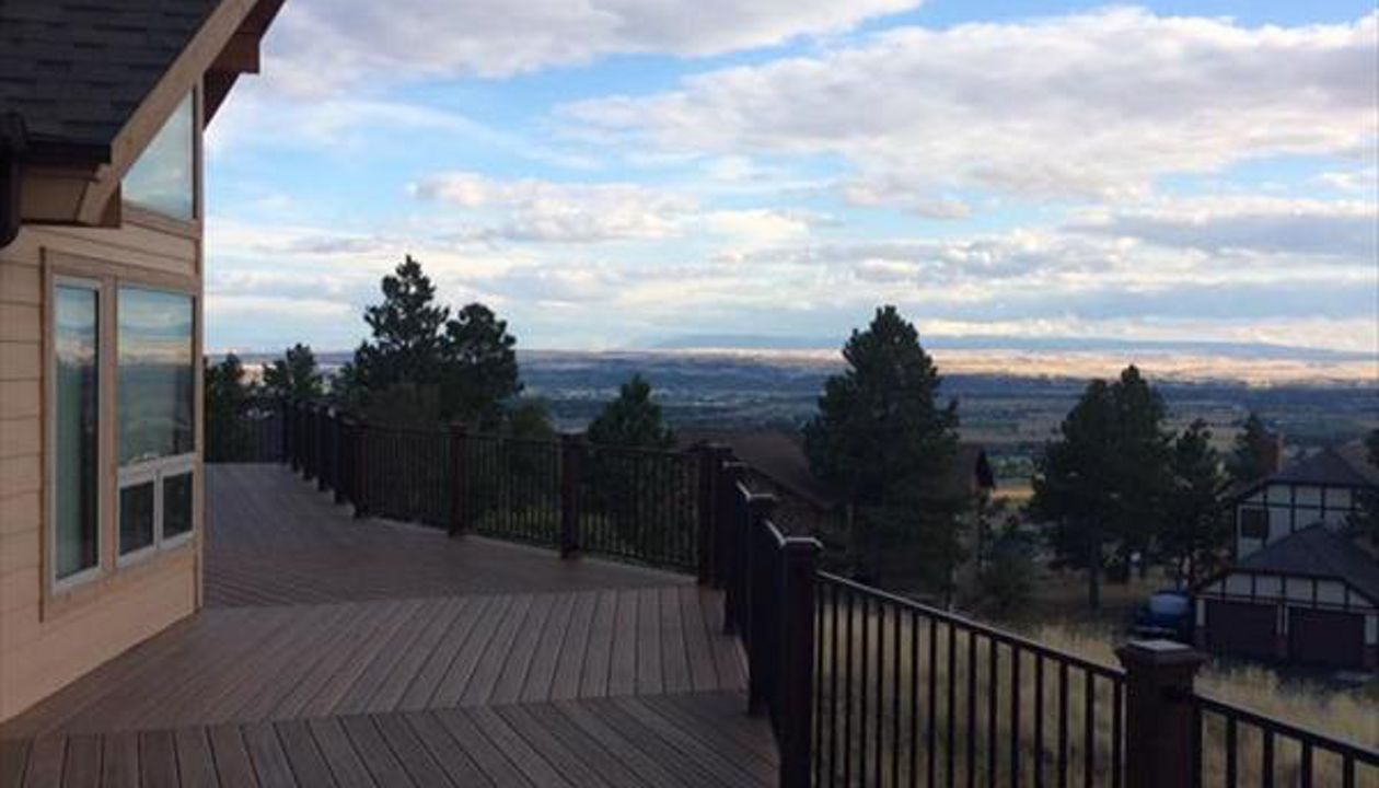 Havana Gold with Vintage Lantern posts