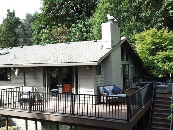 Trex Transcend Spiced Rum decking and black Signature rail