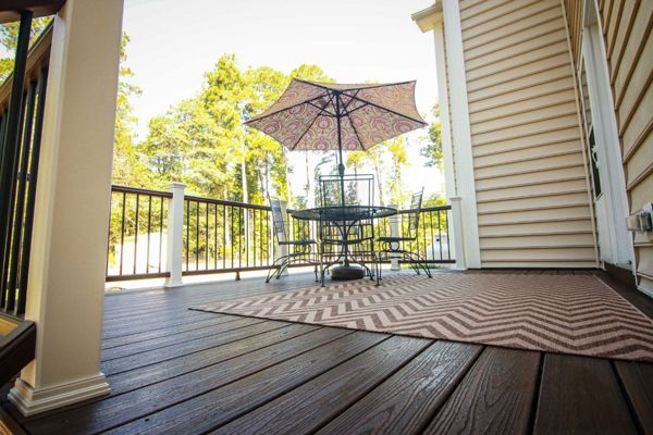Trex Transcend Spiced Rum deck with Trex Transcend Vintage Lantern Railing.