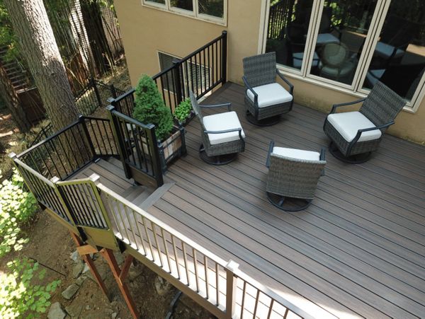 Trex Transcend Spiced Rum decking with Trex Signature railing