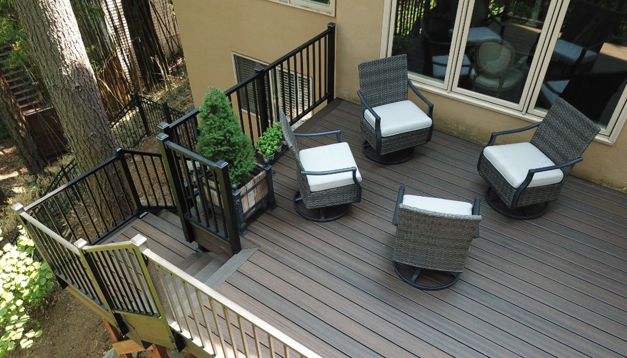 Trex Transcend Spiced Rum decking with Trex Signature railing