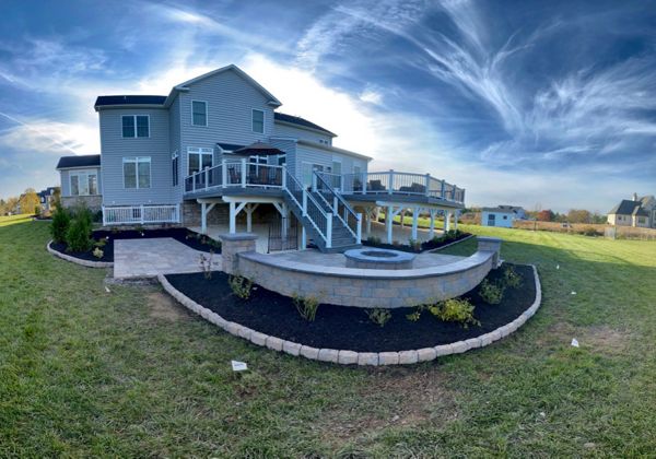 Trex Transcend Island Mist decking and Transcend railing.