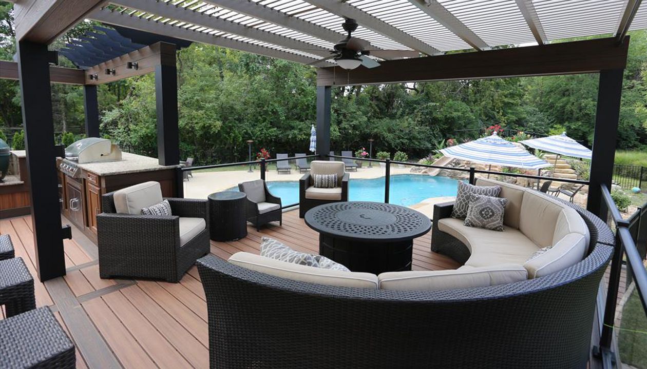 Trex Transcend Living Space with Custom Pergola
