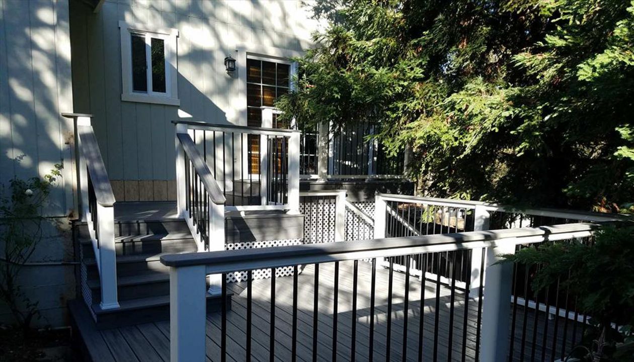 Trex Transcend Tropical - Island Mist Decking and White Trex Transcend Railing - El Dorado Hills, CA