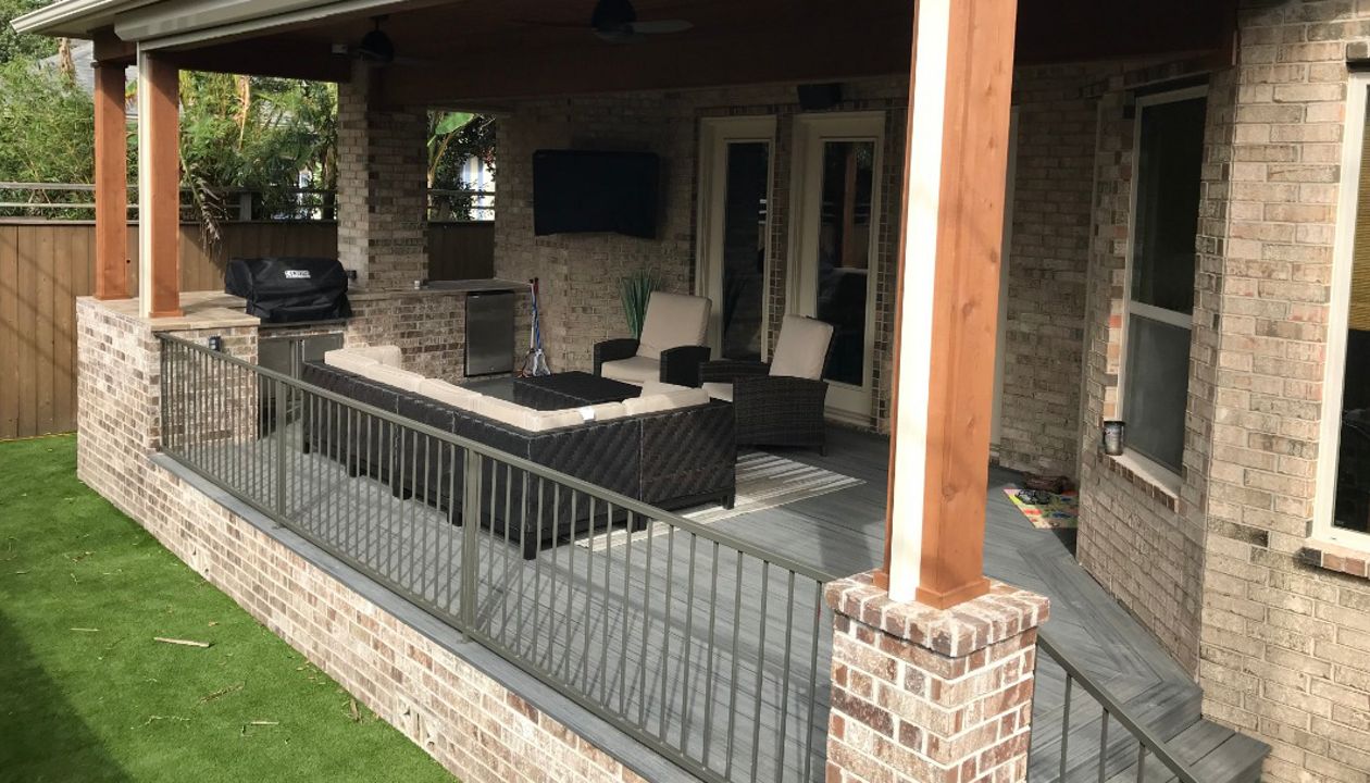 Island Mist Trex with Covered Patio 1