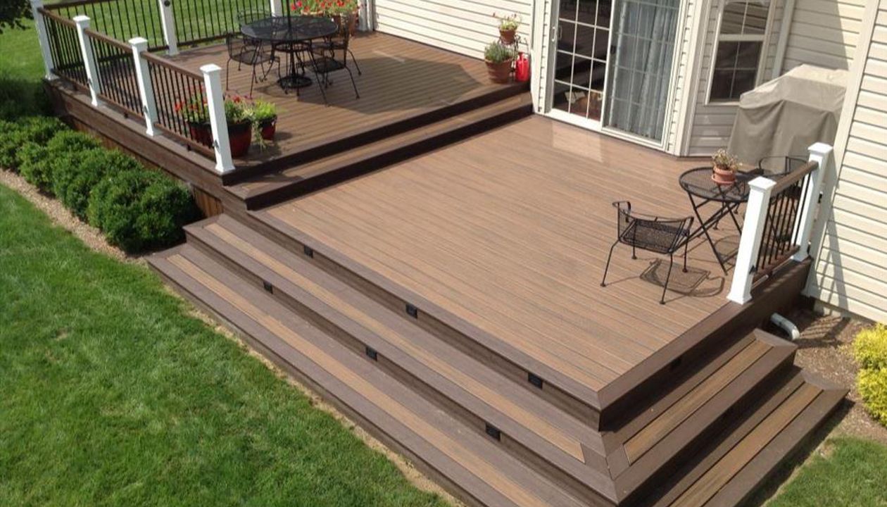 Wrap around steps on dual level deck