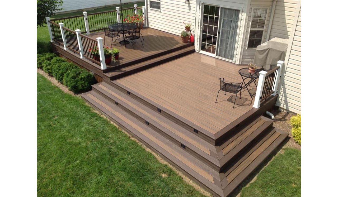 Wrap around steps on dual level deck