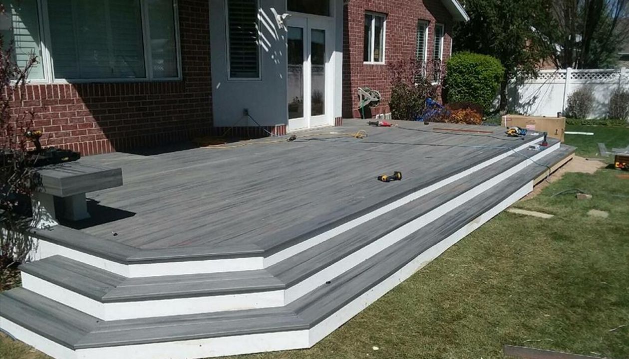island mist decking with classic white decking