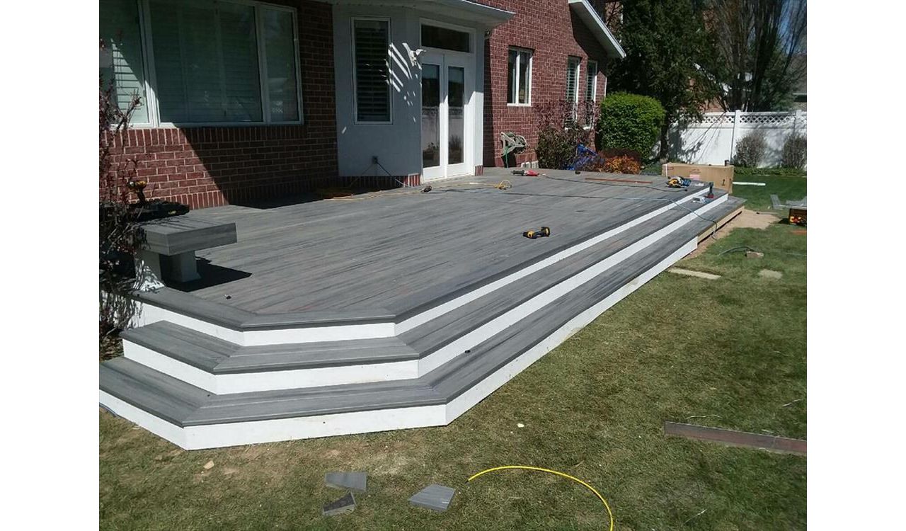 island mist decking with classic white decking