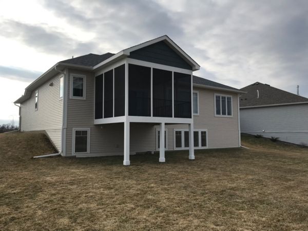 Dayton, MN Porch with Transcend decking and Signature rail