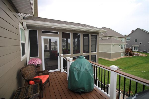 Trex decking in Saddle with Trex Transcend railing in white with a drink rail in Saddle - Plymouth