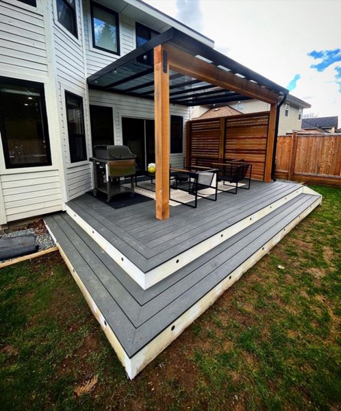 Clamshell field and bordering.