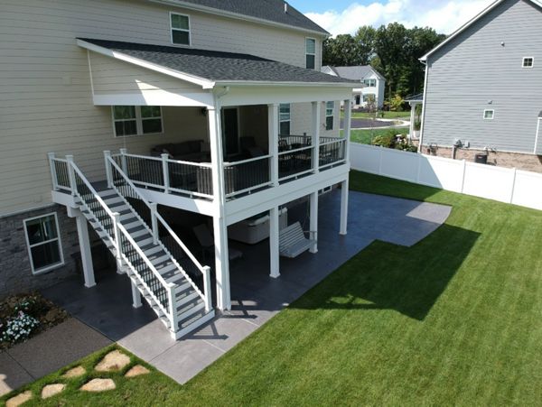 Shed style roof covers Island Mist decking with Select railing