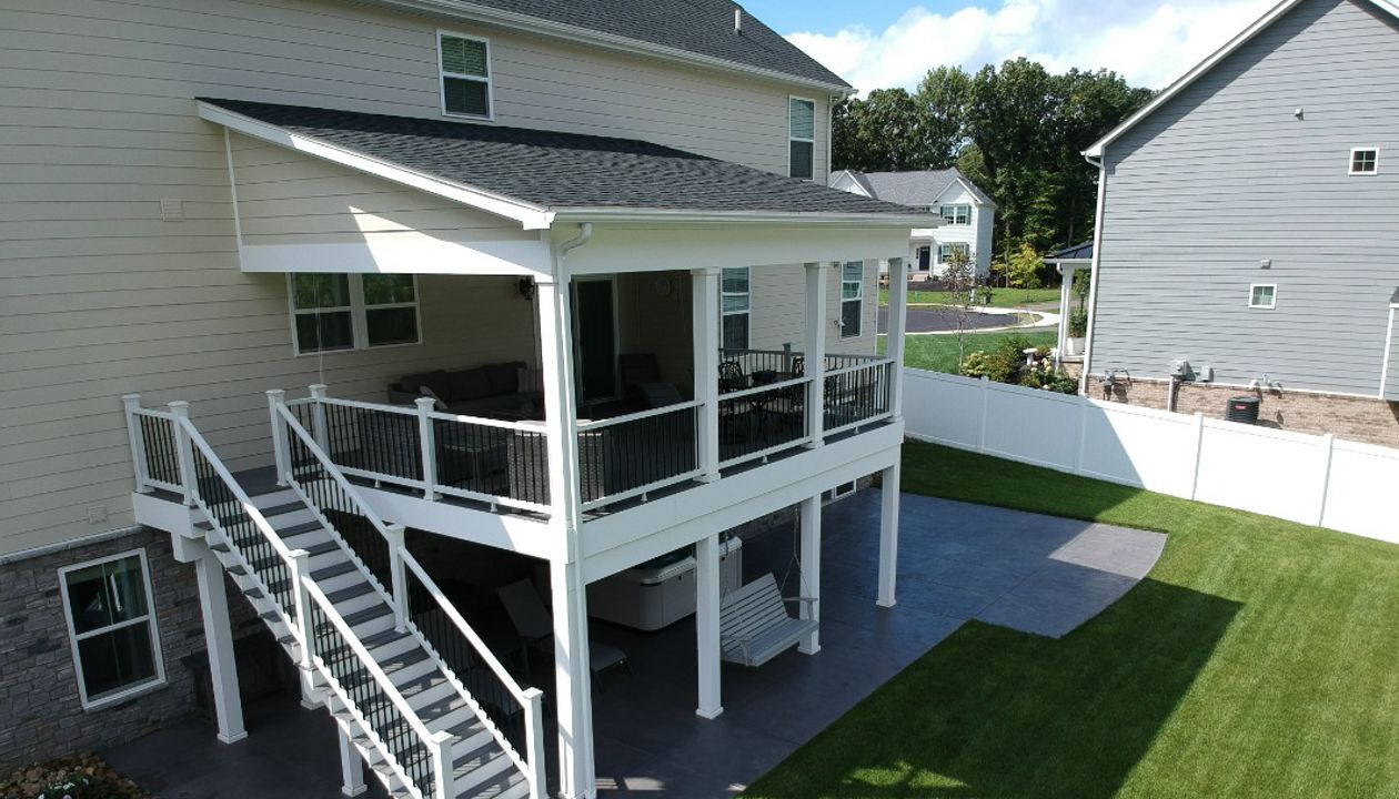 Shed style roof covers Island Mist decking with Select railing