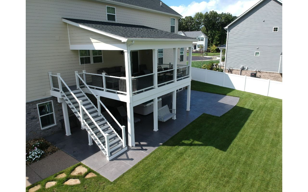 Shed style roof covers Island Mist decking with Select railing