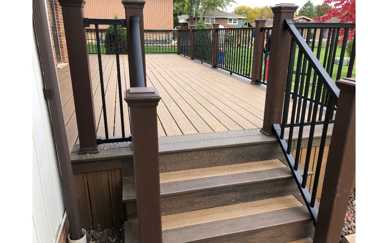 Frankfort,IL Havana Gold Deck, Spiced RumPicture Frame, Black Signature Railing, and Vintage Lantern Posts