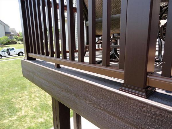 Trex Vintage Lantern Decking and Transcend railing