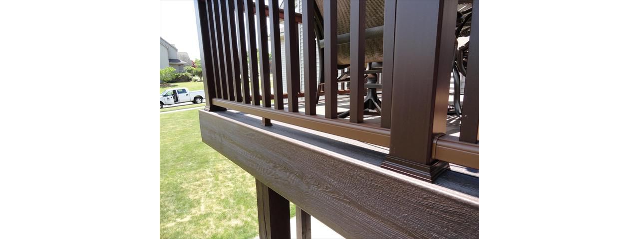 Trex Vintage Lantern Decking and Transcend railing