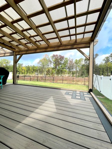 Enhance Rocky Harbor decking with Clam Shell border.