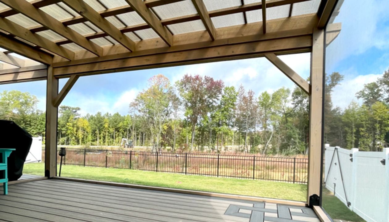 Enhance Rocky Harbor decking with Clam Shell border.