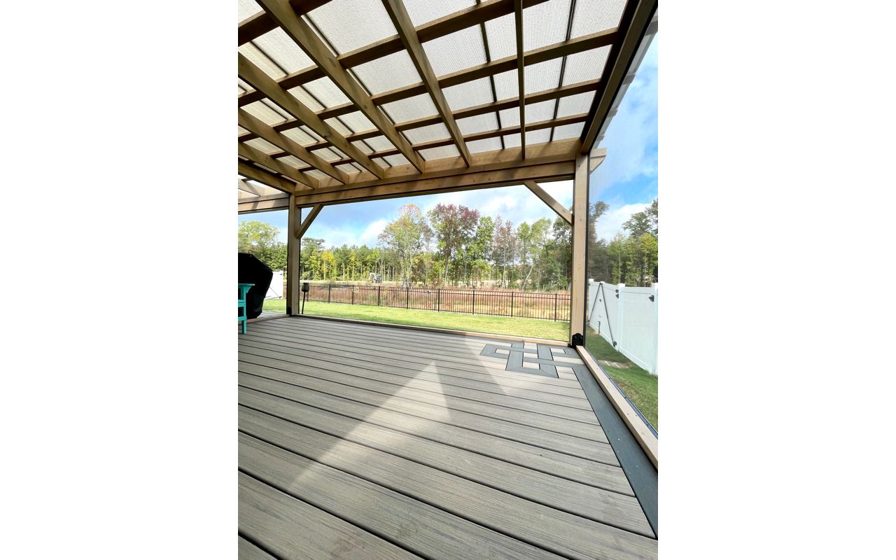 Enhance Rocky Harbor decking with Clam Shell border.