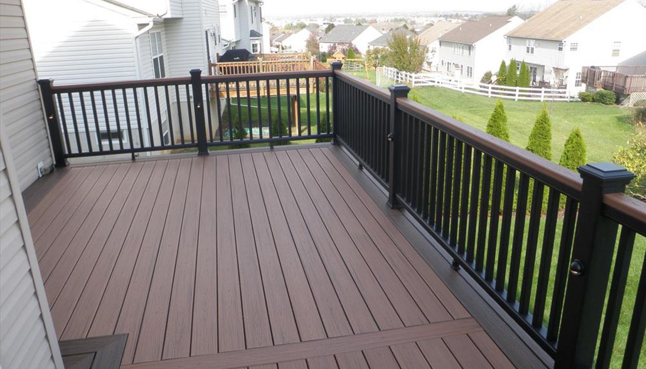 Trex Transcend Tiki Torch Decking, Black Transcend Railing