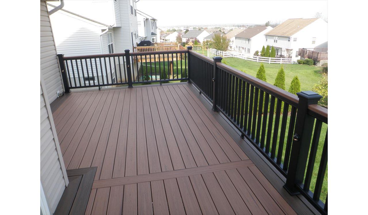 Trex Transcend Tiki Torch Decking, Black Transcend Railing