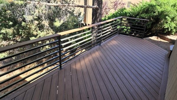 Sedona: Diagonal deck with cocktail railing