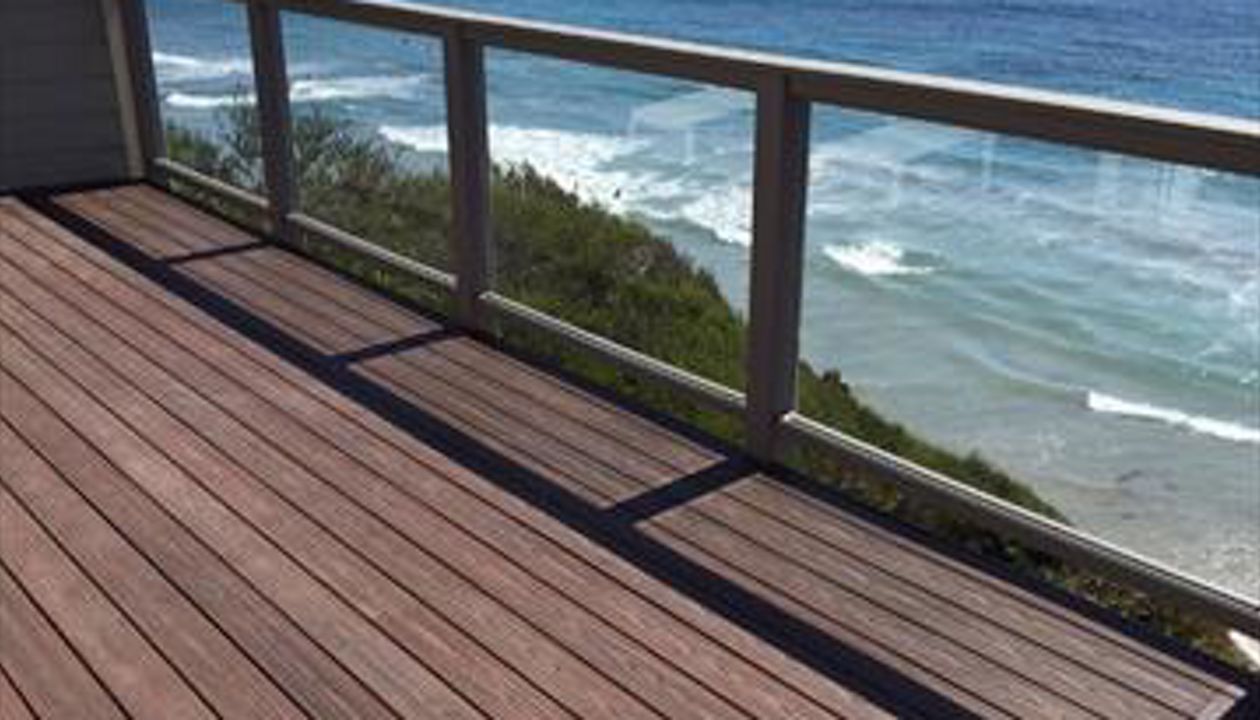 Trex Transcends decking and glass railing, Encinitas, CA
