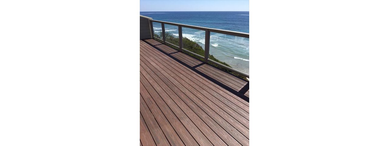 Trex Transcends decking and glass railing, Encinitas, CA