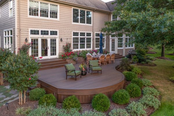 Curved Trex Deck with stone planters in Skillman, NJ