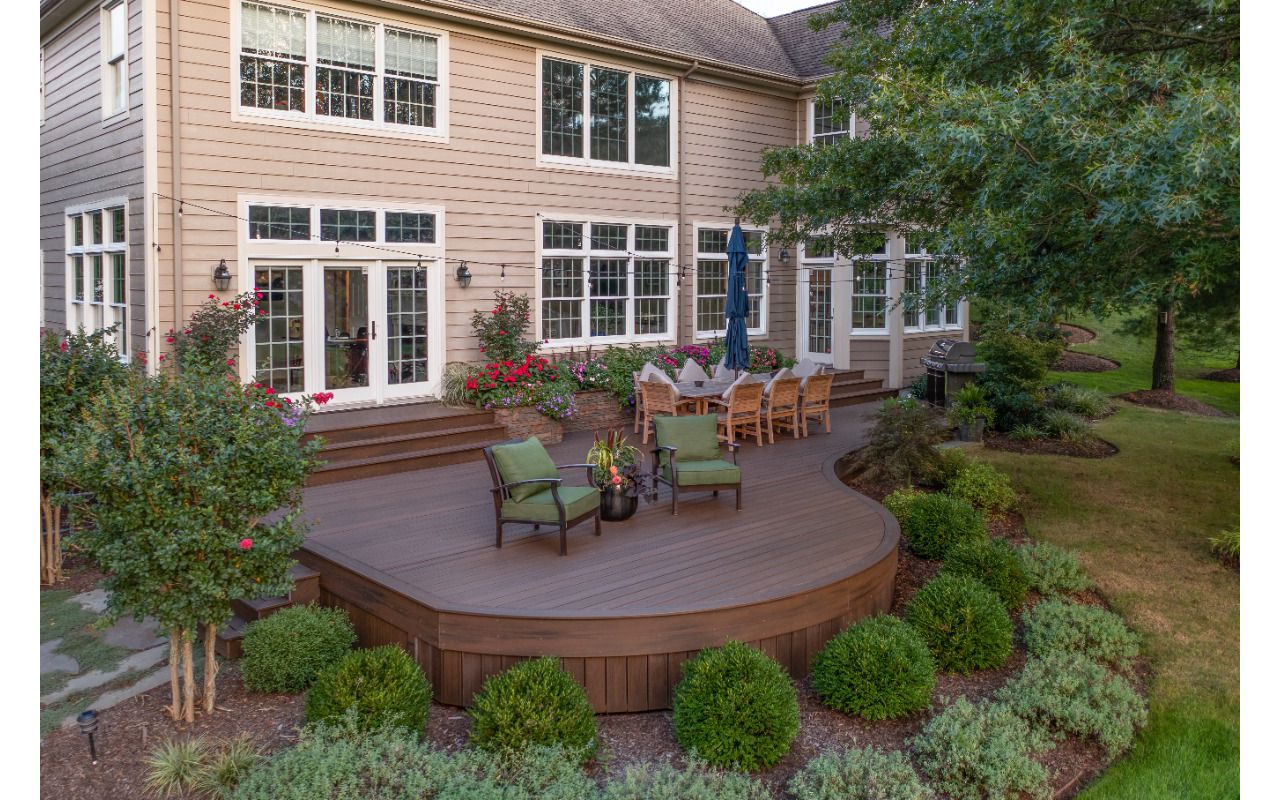 Curved Trex Deck with stone planters in Skillman, NJ