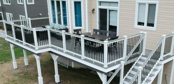 Trex Transcend Island Mist, Trex Transcend railing in Classic White/ black ballusters with Island Mist cocktail rail