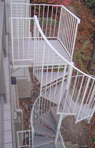 Trex Transcends deck with spiral stairs in Farmington hills , Michigan