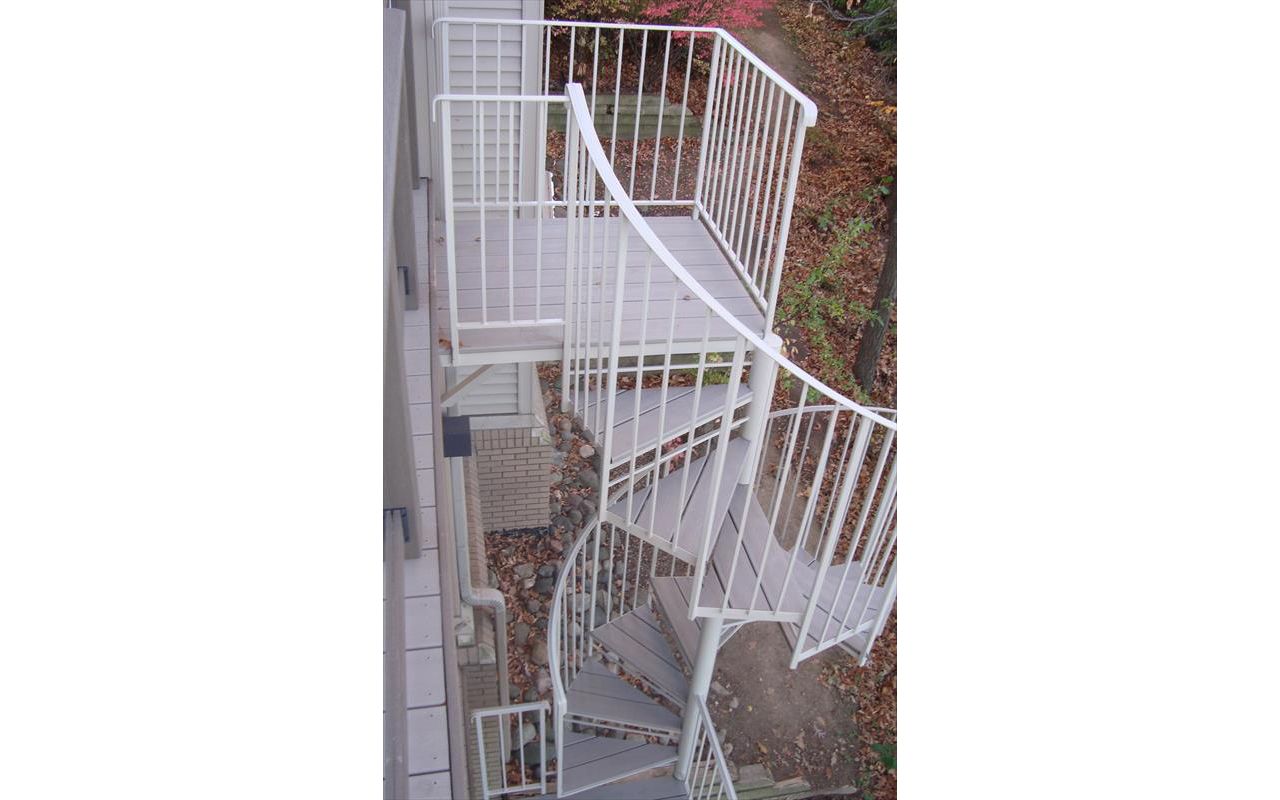 Trex Transcends deck with spiral stairs in Farmington hills , Michigan