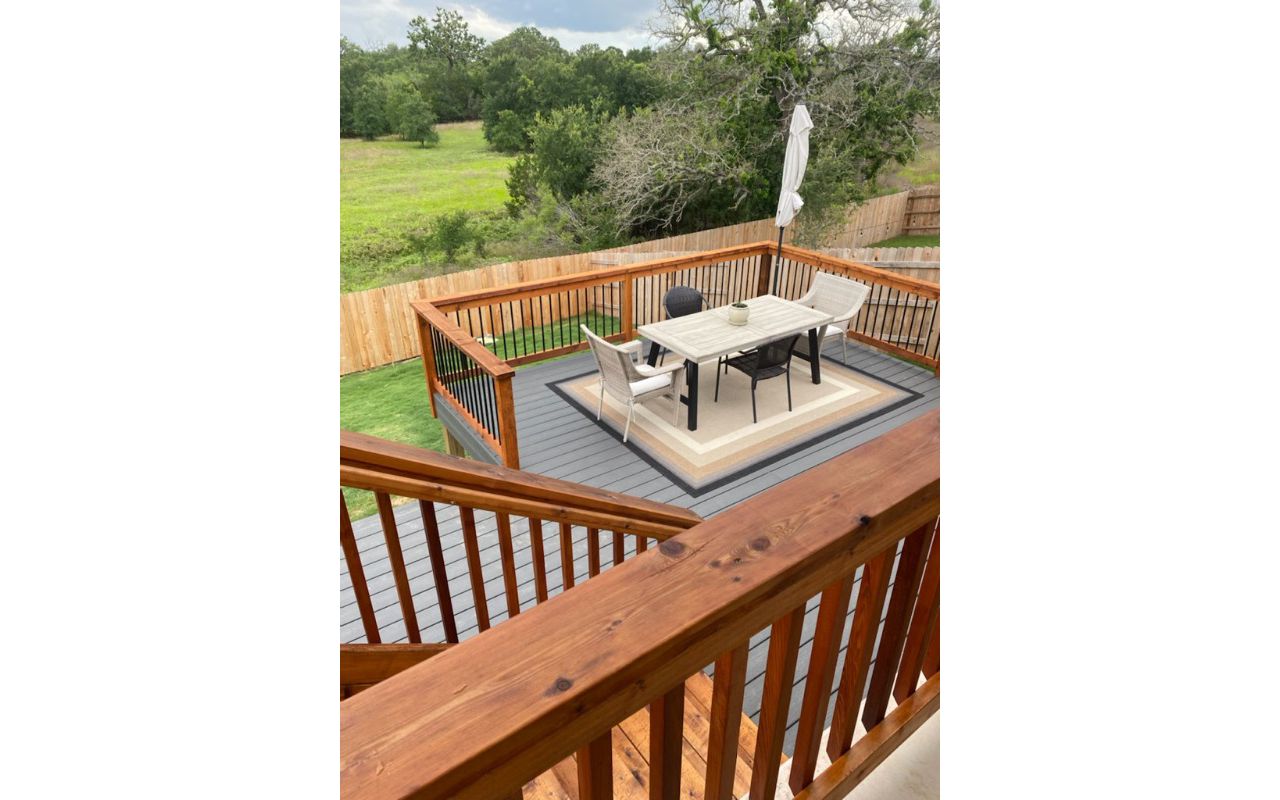 Trex Clamshell with Stained Cedar Railing