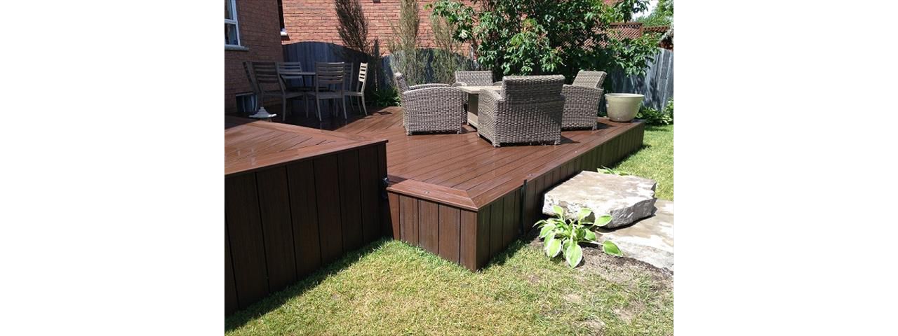 Small two tier deck Saddle Trex built in:  Aurora, King City, Oak Ridges, Richmond Hill, Newmarket, Toronto, Mississauga, Mount Albert, Vaughan, Bradford, Stouffville