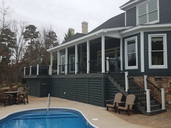 Trex Transcend Island Mist Decking with Black Trex Transcend Railing