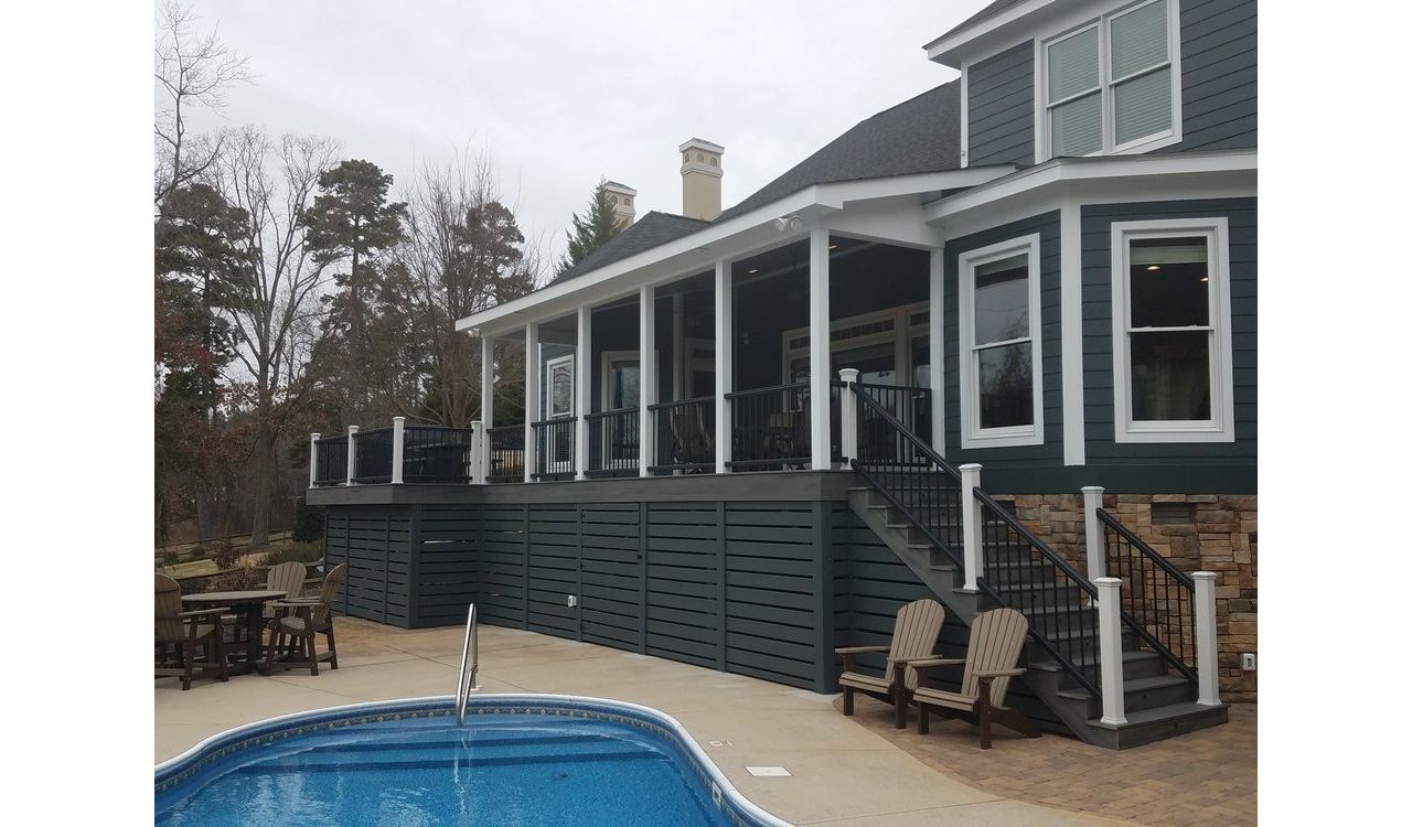 Trex Transcend Island Mist Decking with Black Trex Transcend Railing