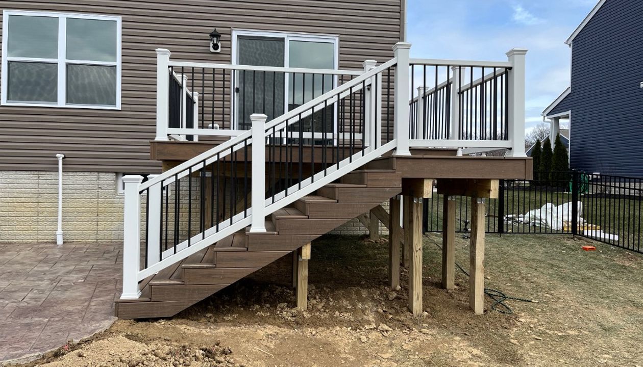 Toasted Sand with White select railing and black round balusters