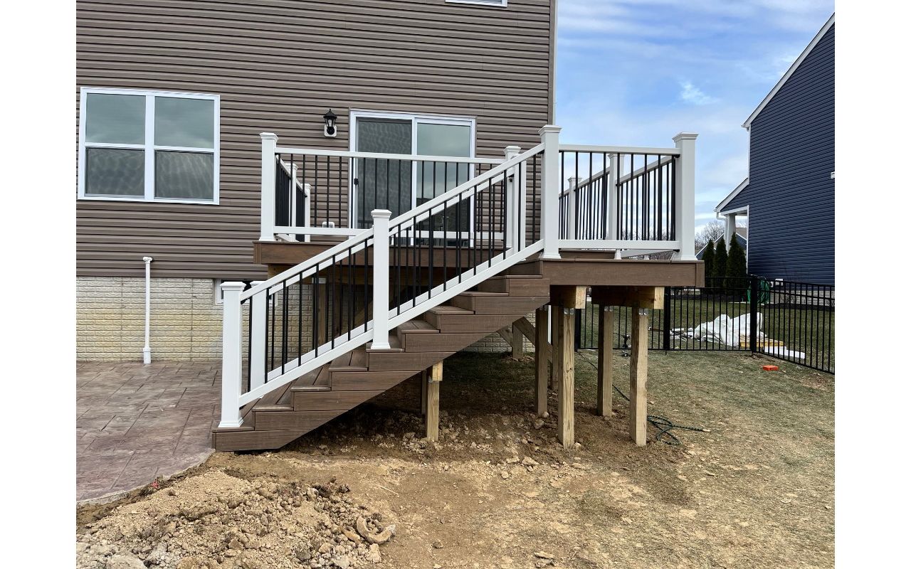 Toasted Sand with White select railing and black round balusters