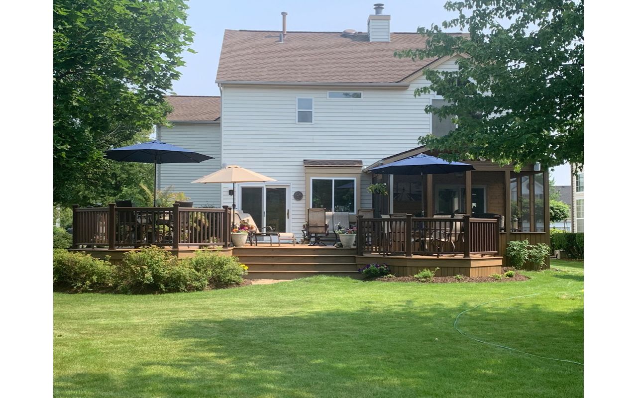Trex Transcend Deck and Screen Room in Lake Villa