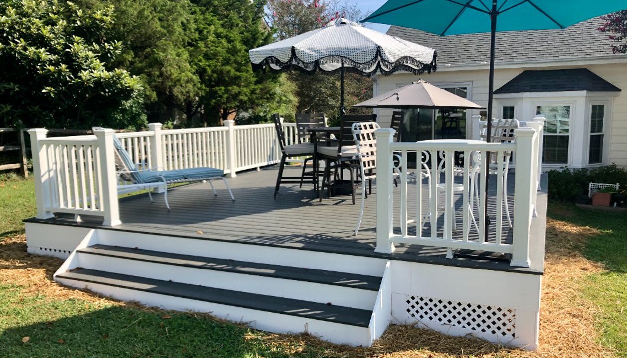 Trex Clam Shell with White Transcend Railing