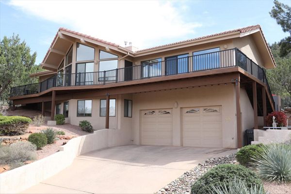 Trex Tiki Torch with Trex Signature Railing