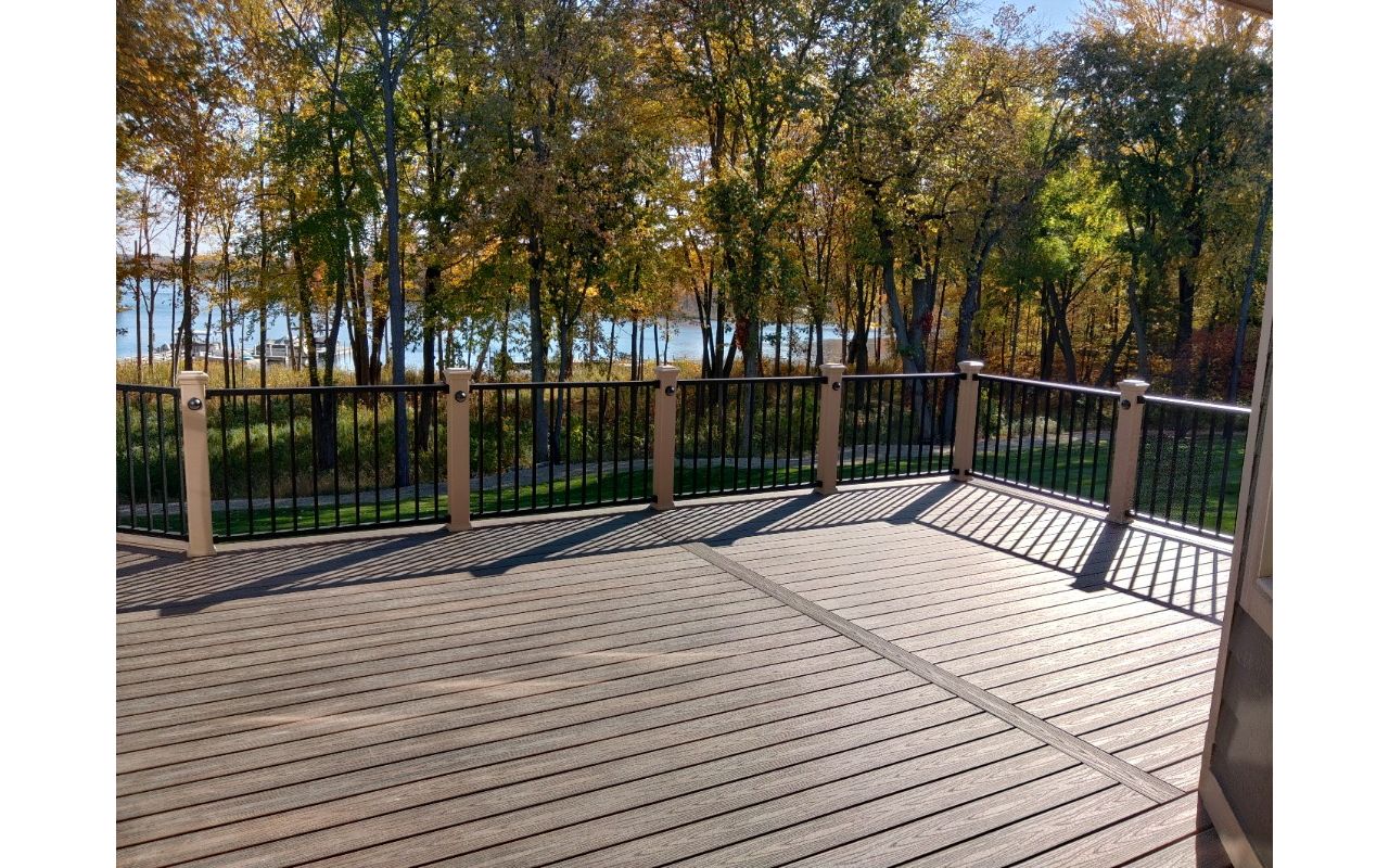 Spiced rum decking Trex Signature railing in black