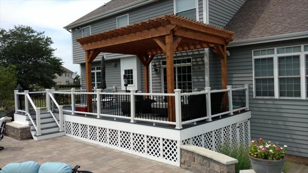 Trex Select Winchester grey. Transcend Classic white rails.